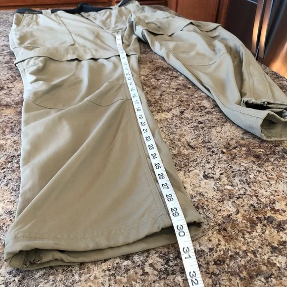 L.L. Bean Men’s Zip-Leg Convertible Pants Sz Large Short - Picture 4 of 14